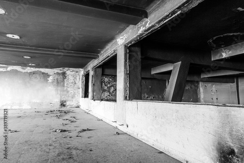 Fototapeta Naklejka Na Ścianę i Meble -  Old empty room in black and white
