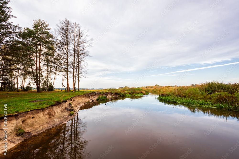 Przyroda i architektura drewniana w dolinie Narwi, Podlasie, Polska Przyroda i architektura drewniana w dolinie Narwi, Podlasie, Polska