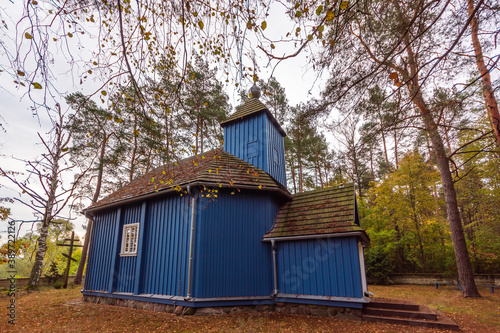 Przyroda i architektura drewniana w dolinie Narwi  Podlasie  Polska