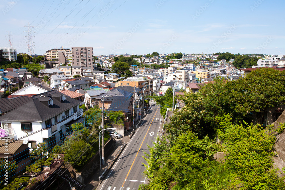 Obraz premium 住宅街と青空