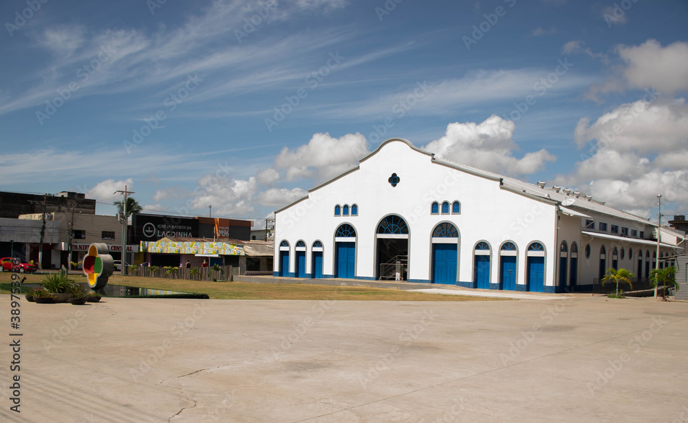 O mercado central de Macapá é um lugar animado e colorido, cheio de vida. É o lugar perfeito para fazer compras, comer um lanche ou simplesmente passear e admirar a atmosfera. O mercado central de Macapá é um lugar animado e colorido, cheio de vida. É o lugar perfeito para fazer compras, comer um lanche ou simplesmente passear e admirar a atmosfera.