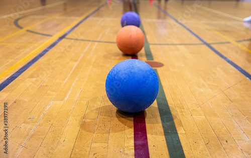 Fotografija Ballons à jouer de bleu et orange