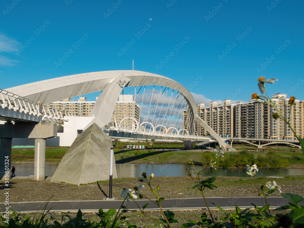 Obraz premium Sunny view of the Yangguang Bridge at Xindian District
