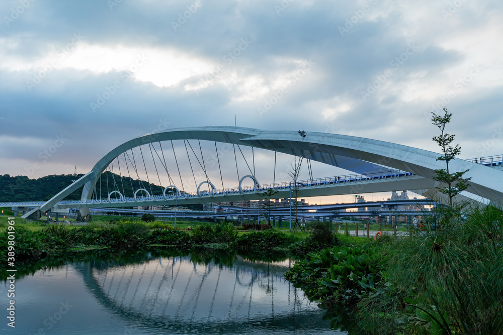 Night view of the Yangguang Bridge at Xindian District