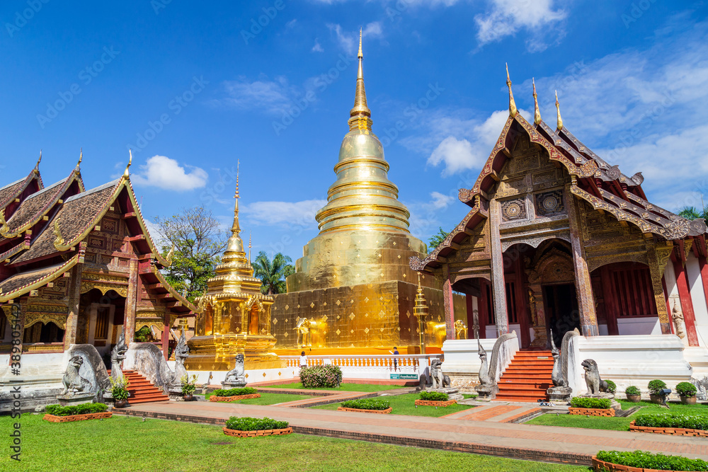 Fototapeta premium Wat Phra Singh is a beautiful old temple in Chiang Mai, Chiag Mai Province, Thailand