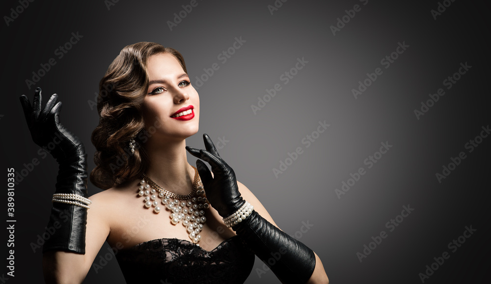 Φωτογραφία Happy Smiling Retro Beautiful Woman Portrait, Pearl Necklace and Leather Gloves,