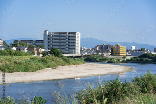 大阪府堺市浅香山駅付近を大和川堤防からの都市景観