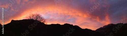 fin de journée en montagne - crépuscule en chartreuse