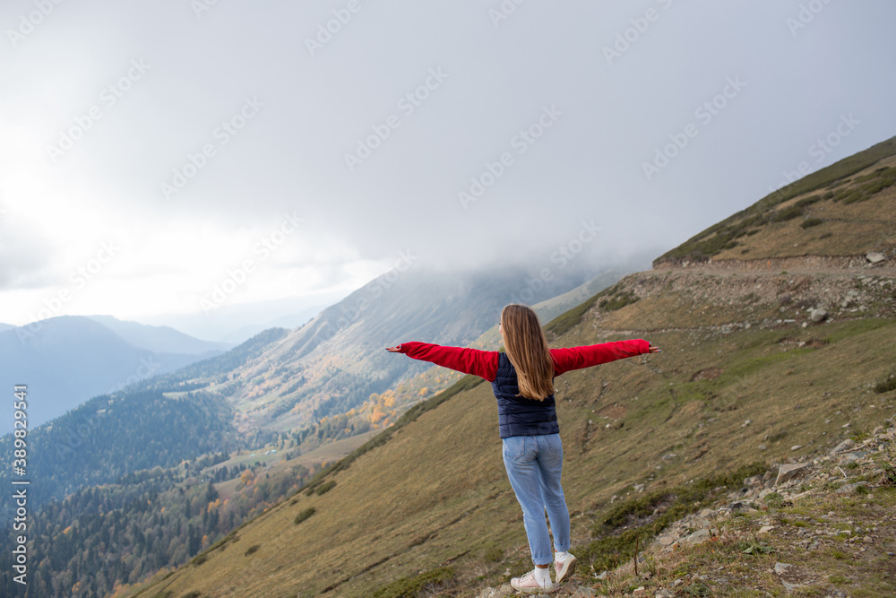 Obraz premium Young woman on a mountain hike in Sochi, Russia.
