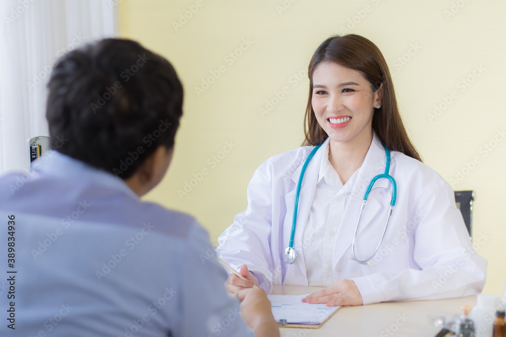A beautiful Asian female doctor smiled and asked about the symptoms. A beautiful Asian female doctor smiled and asked about the symptoms.