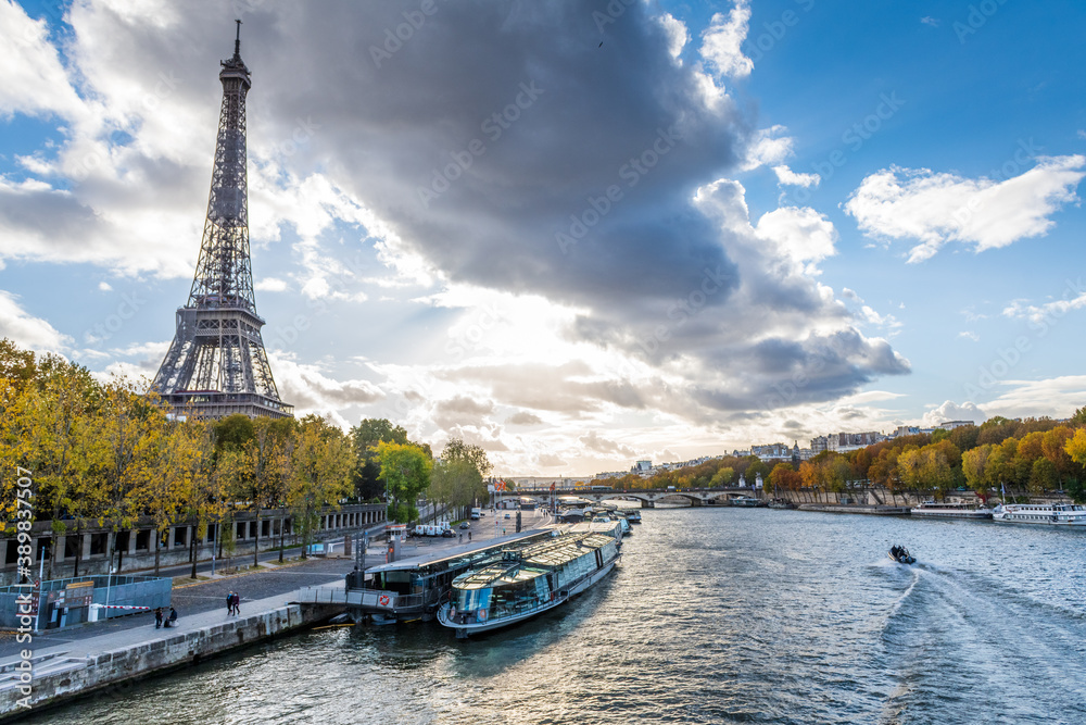 View on Eiffel Tower with seine river, Paris, France - obrazy, fototapety, plakaty 