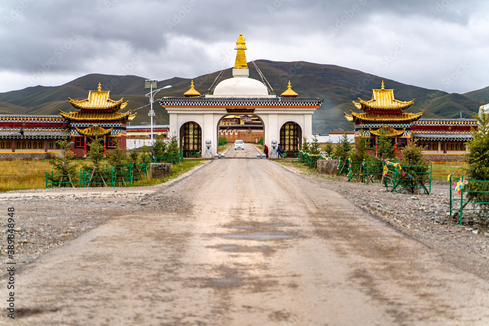 The entrance golden gate to the tibetan buddhist monastery