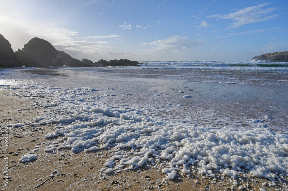 Écume sur la plage