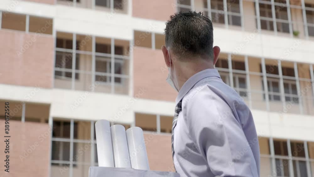 A company employee, wearing a long-sleeved shirt, wearing a white mask and tie, is mourning and frustrated because he was laid off and became unemployed during the coronavirus 2019(COVID-19) epidemic. A company employee, wearing a long-sleeved shirt, wearing a white mask and tie, is mourning and frustrated because he was laid off and became unemployed during the coronavirus 2019(COVID-19) epidemic.