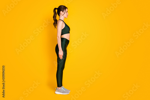 Φωτογραφία Full length body size profile side view of nice sportive healthy girl standing s