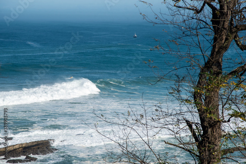 Olas grandes en la costa vasca, Hondarribia, guipuzkoa españa surf en olas gigantes. photo