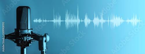 Fotografija Microphone with waveform on blue background, broadcasting or podcasting banner