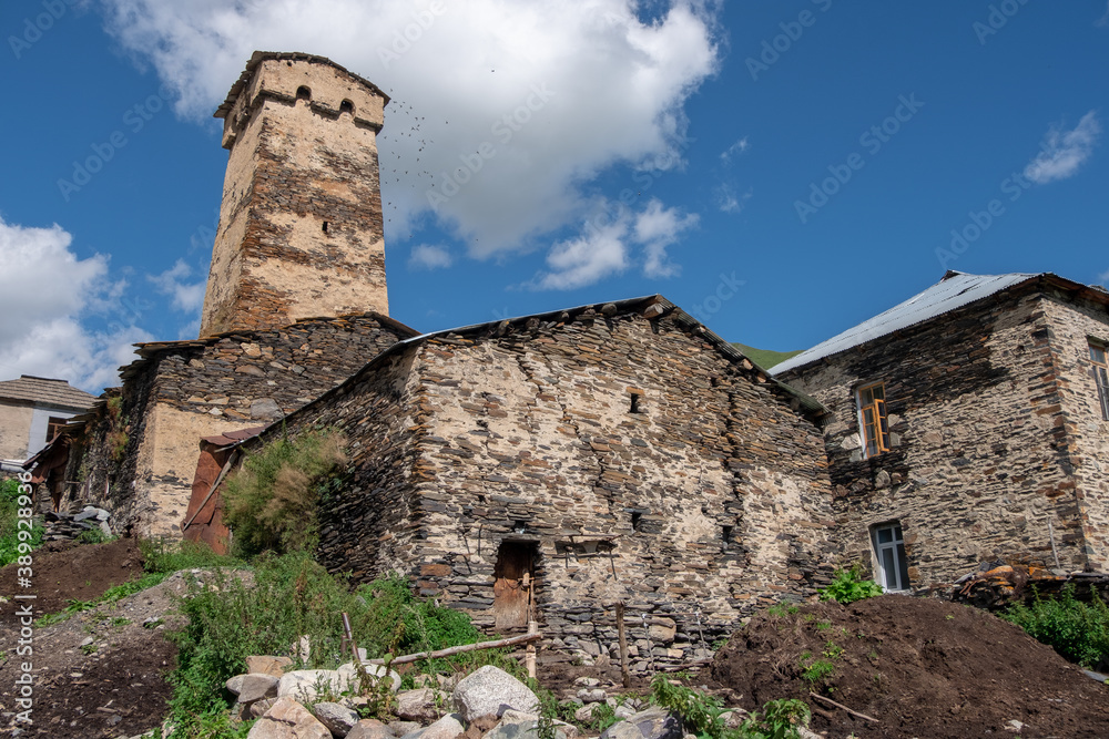 Φωτογραφία Abandoned houses and ancient Svan towers in Ushguli, the UNESCO World Heritage Site, Svaneti, Georgia