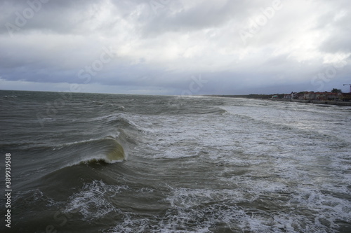 Fototapeta Naklejka Na Ścianę i Meble -  baltic sea on a cloudy autumn day