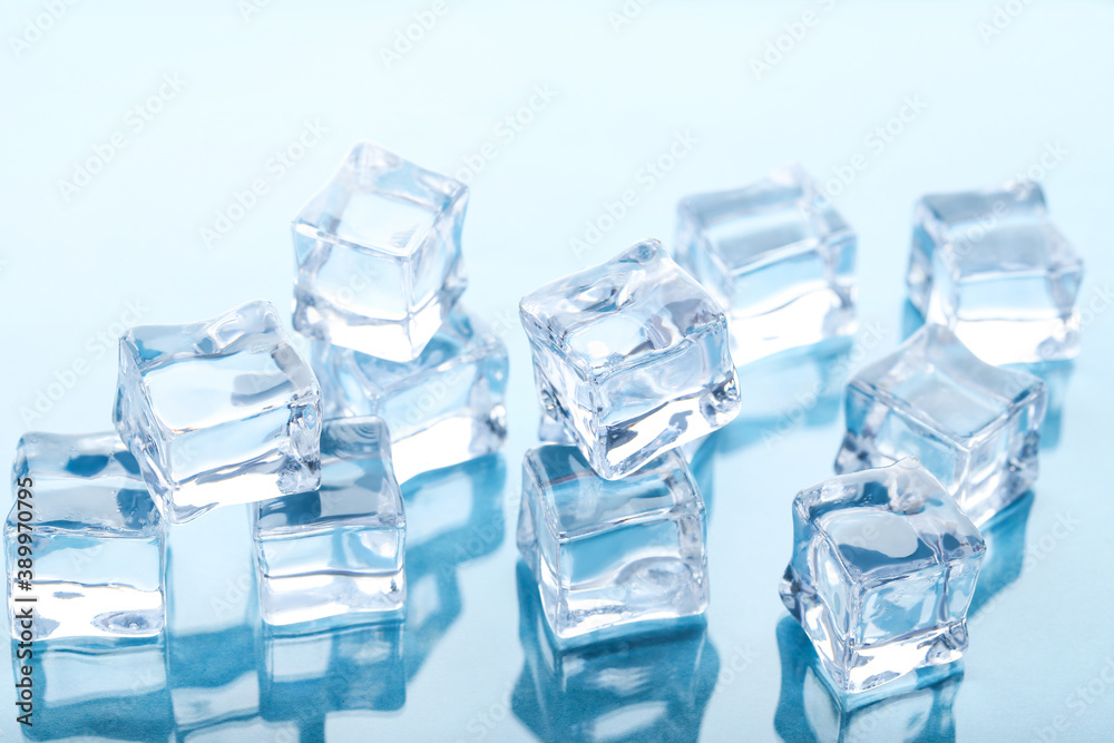 Obraz premium Ice cubes on blue background