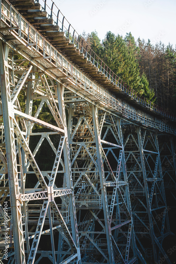 Zimestalbrücke im Hochformat