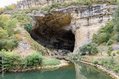 Billede på lærred Entrée de la grotte du mas d'azil, Ariège, France.