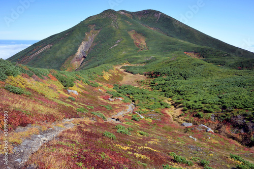 紅葉のサシルイ岳（北海道・知床）
 photo