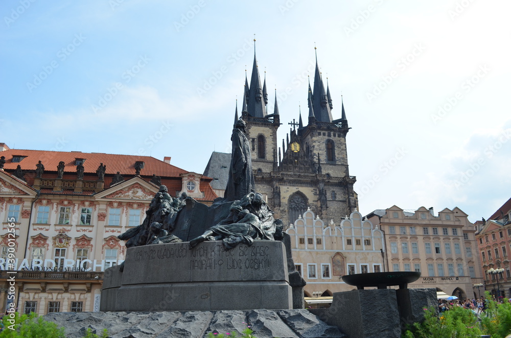 Fototapeta premium Monument to Jan Guss on an area in Prague
