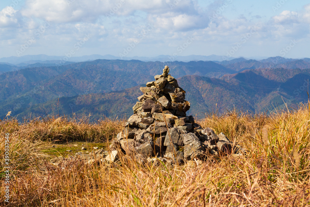 秋の武奈ヶ岳 登山道のケルン