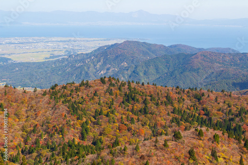 秋の武奈ヶ岳 山頂から琵琶湖方面を望む © naomi.k