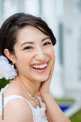 笑顔の新婦 Free Download 笑顔の新婦 - GFXLoad