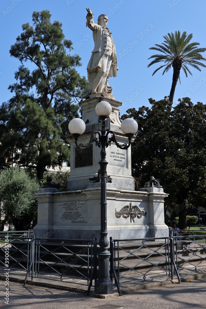 Fototapeta premium Caserta – Statua in Piazza Vanvitelli