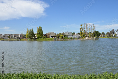 アメリカの計画住宅地：レッドウッド・ショアーズの街並み