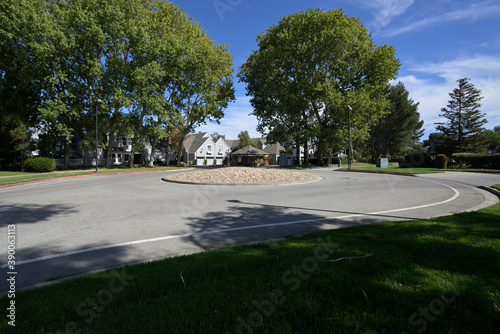 アメリカの計画住宅地：レッドウッド・ショアーズの街並み