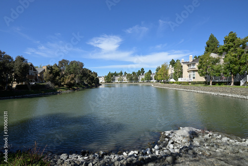アメリカの計画住宅地：レッドウッド・ショアーズの街並み