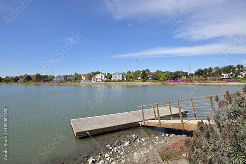 アメリカの計画住宅地：レッドウッド・ショアーズの街並み