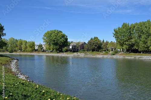 アメリカの計画住宅地：レッドウッド・ショアーズの街並み