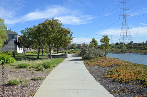 アメリカの計画住宅地：レッドウッド・ショアーズの街並み