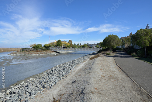 アメリカの計画住宅地：レッドウッド・ショアーズの街並み