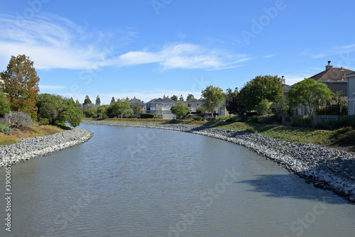 アメリカの計画住宅地：レッドウッド・ショアーズの街並み