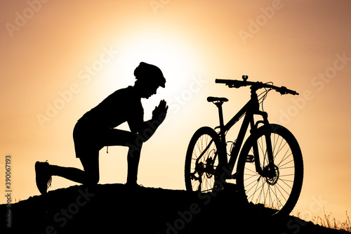 Fotografija the bike is a good friend, a reassuring friend and a companion who will not betr
