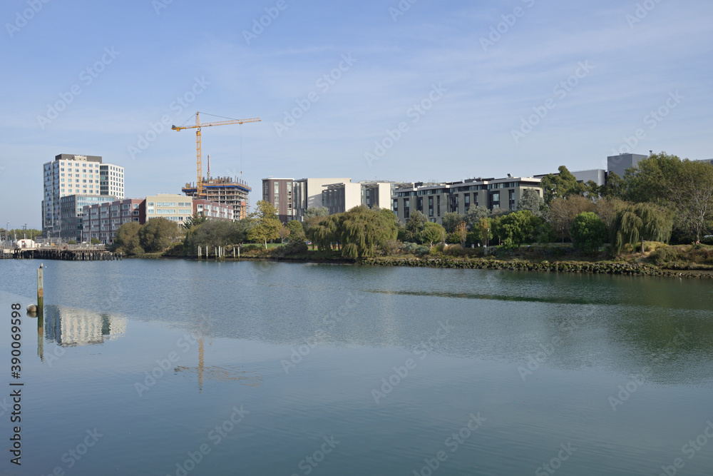 Obraz premium サンフランシスコ東部のウォーターフロント再開発：ミッション・ベイ