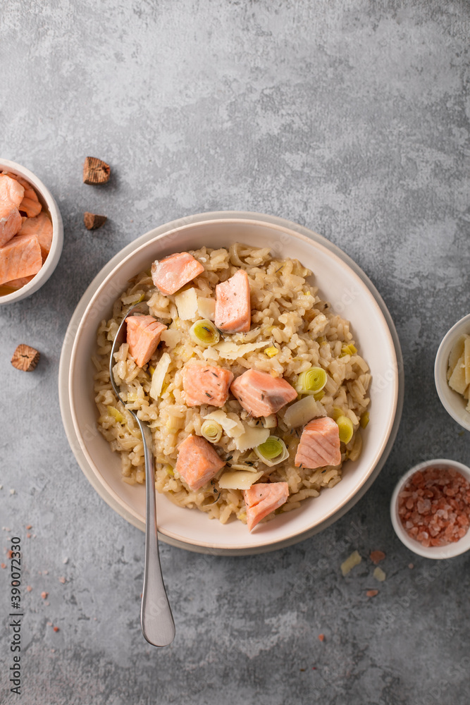 Risotto aux poireaux, saumon et herbes de provence Risotto aux poireaux, saumon et herbes de provence