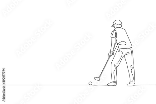 One continuous line drawing of young golf player swing golf club and hit the ball. Leisure sport concept. Dynamic single line draw design vector graphic illustration for tournament promotion media