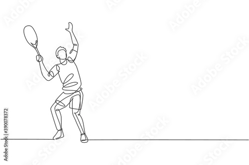 One continuous line drawing of young happy man tennis player prepare to service and hit the ball. Competitive sport concept. Dynamic single line draw design vector illustration for tournament poster © Simple Line