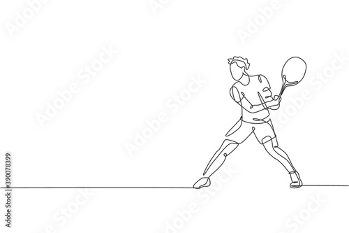 One single line drawing of young energetic tennis player prepare to hit the ball vector illustration. Sport training concept. Modern continuous line draw design for tennis tournament banner and poster © Simple Line