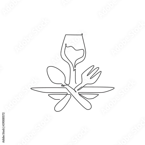 One continuous line drawing of fresh drink on glass for restaurant logo emblem. Fast food cafe shop logotype template art concept. Modern single line draw design vector graphic illustration