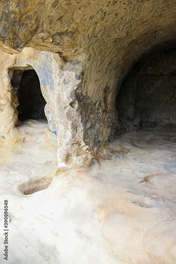 Naklejka premium Old cave city Uplistsikhe in Caucasus mountains, Georgia