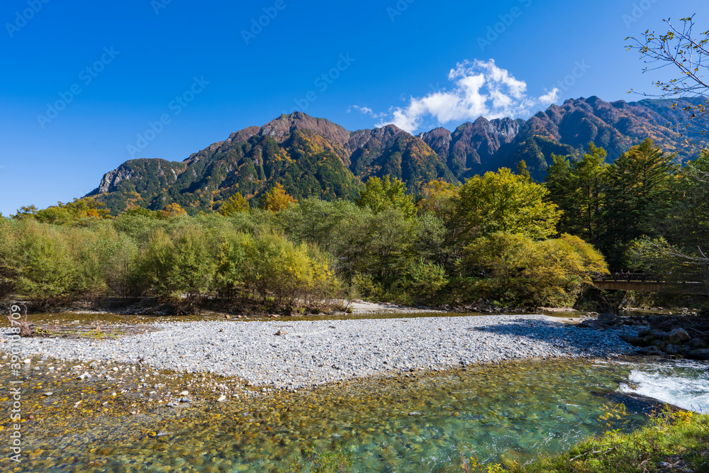 Fototapeta premium 【長野県】上高地 梓川と穂高連峰