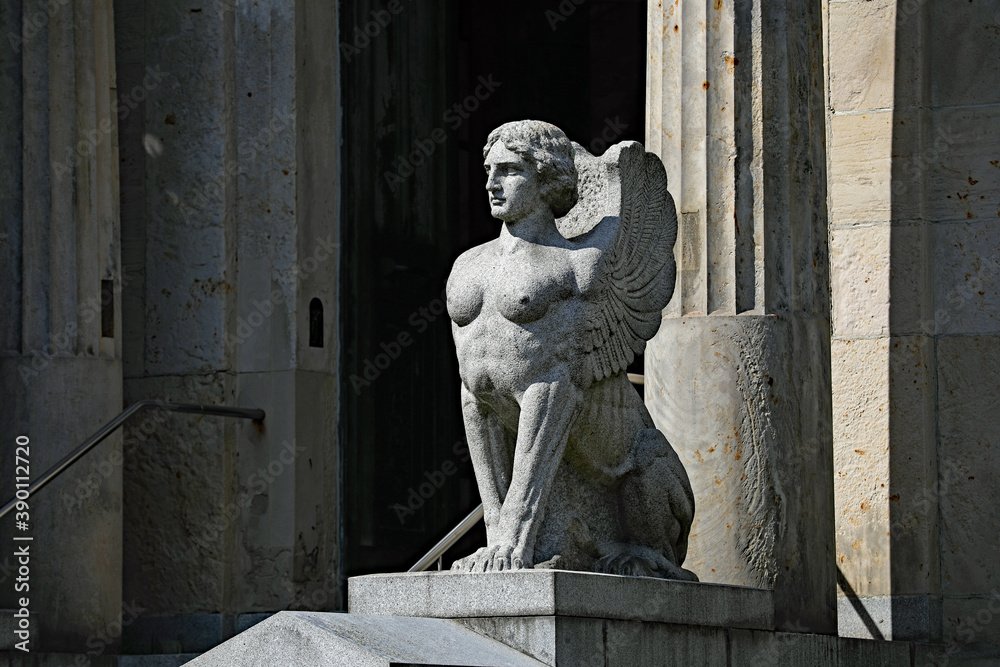 Fototapeta premium Büste vor dem Mausoleum